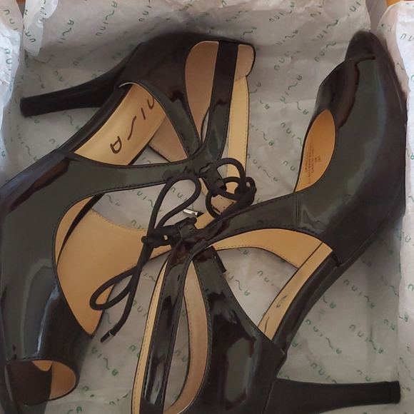 Black patent leather open toe pump - Picture 6 of 7